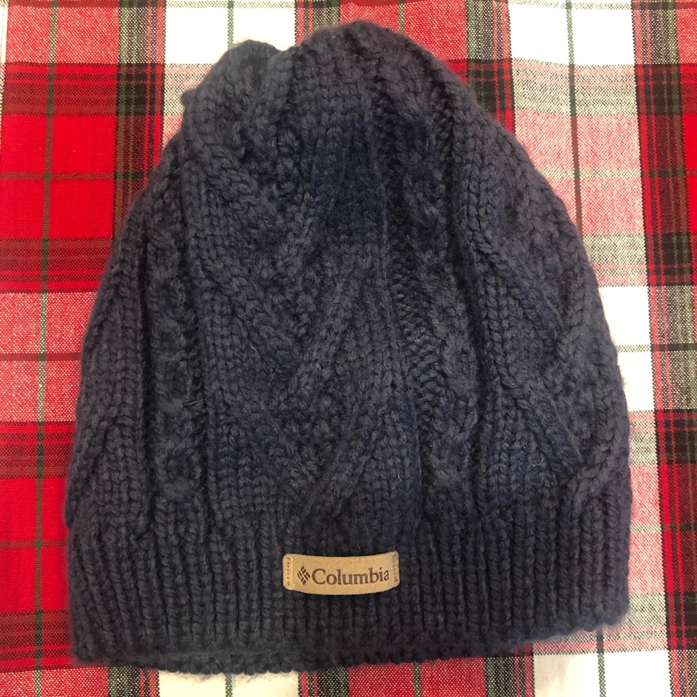 Women’s Columbia Navy Blue beanie, insulated great condition